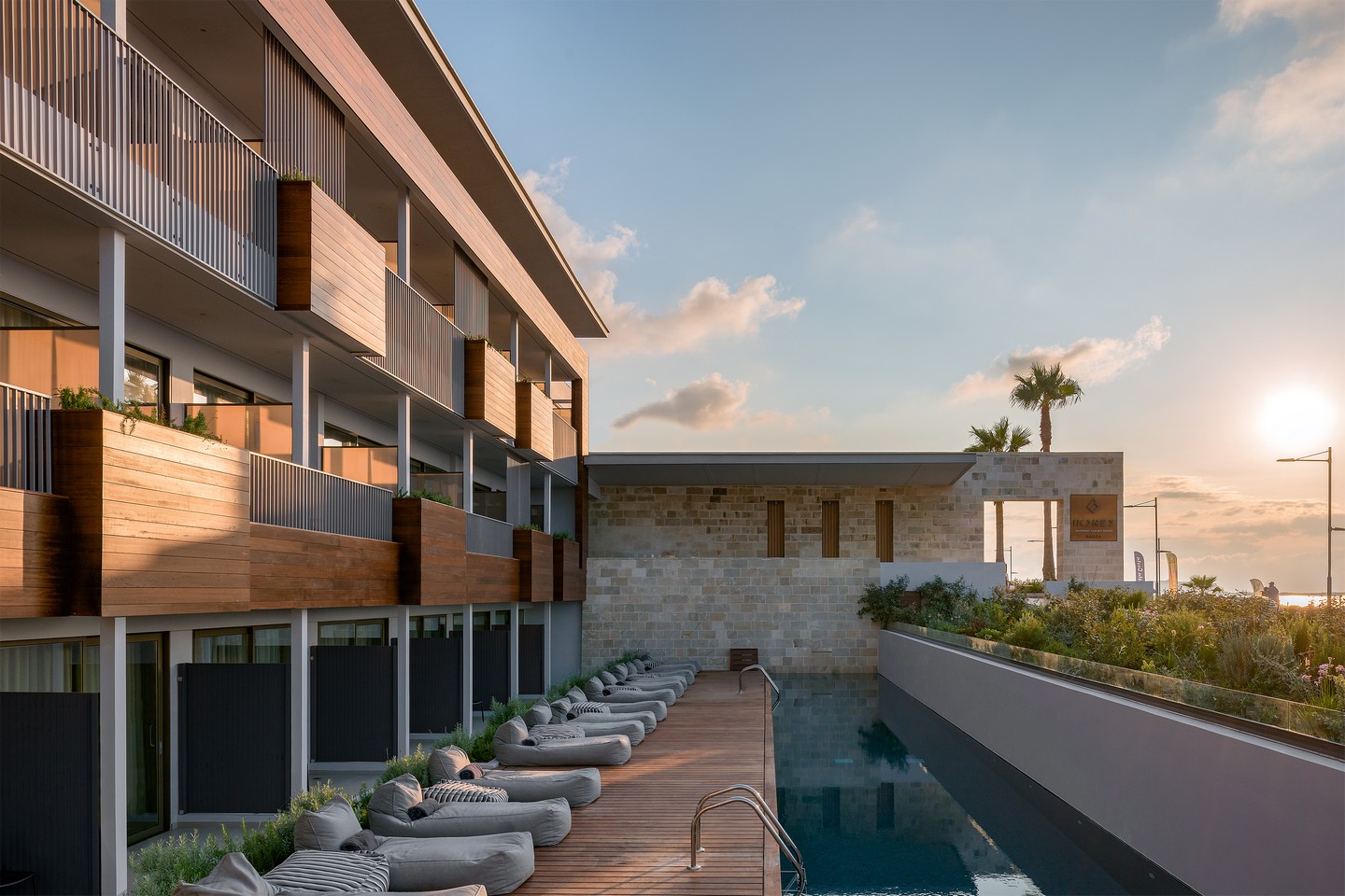 FRONT SHARING POOL