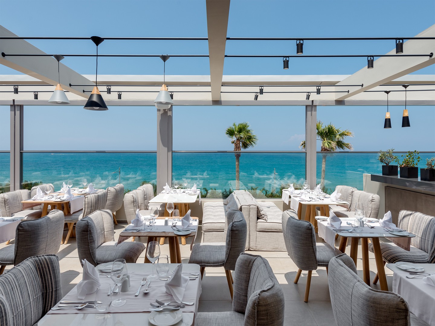 RESTAURANT MAIN 1